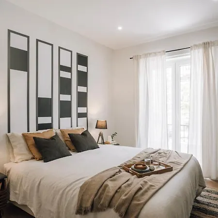 Arne - 3 Bedrooms In Alvalade Lisbon