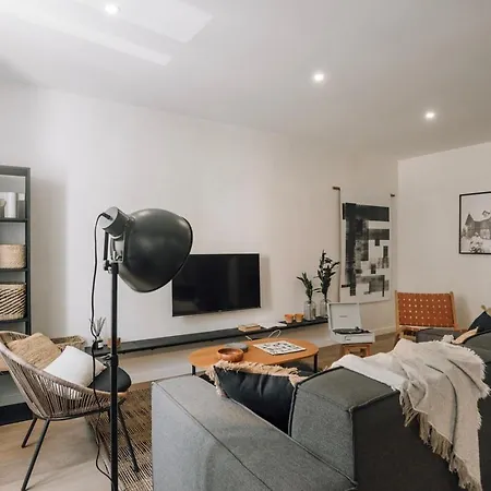Arne - 3 Bedrooms In Alvalade Lisbon