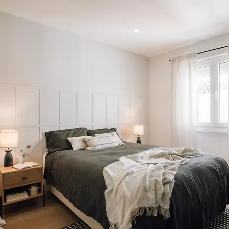 Arne - 3 Bedrooms In Alvalade *