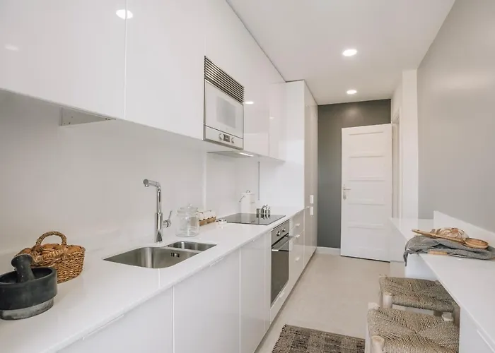 Arne - 3 Bedrooms In Alvalade Lisboa